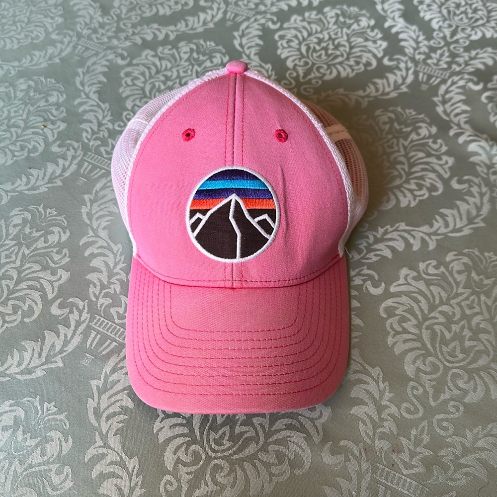 Patagonia Fitz Roy Emblem unisex Hat in Shock Pink